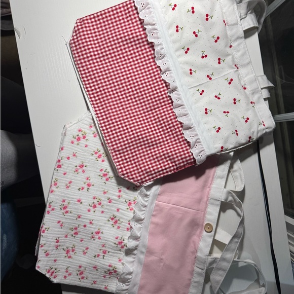 Chic Floral Pink and White Tote Bag - Picture 7 of 7